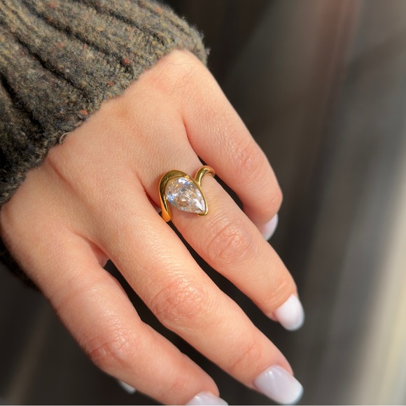 18k gold plated stainless steel pear shaped engagement ring - Picture 5 of 9